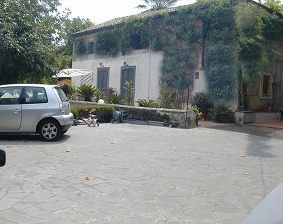 Case Zuccaro Trecastagni Bed and Breakfast